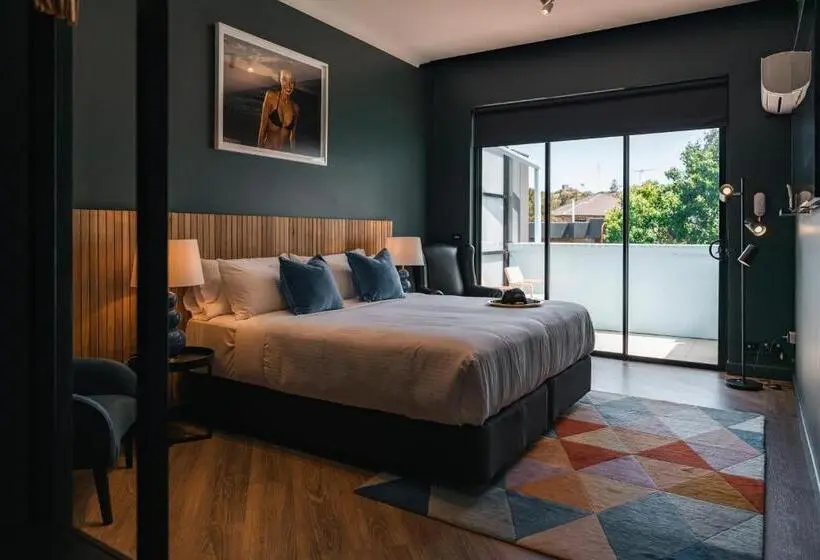 سوئیت با بالکن, The Blue Hotel Bondi