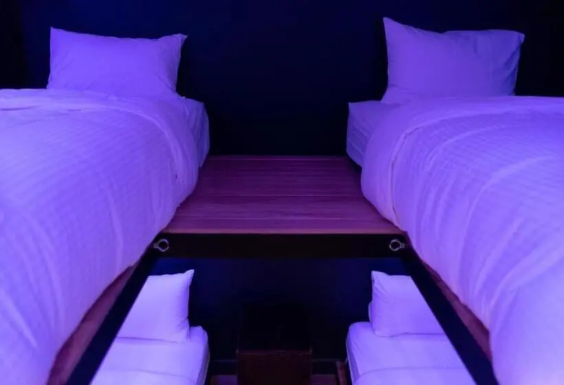 اتاق خانوادگی, The Blue Hotel Bondi