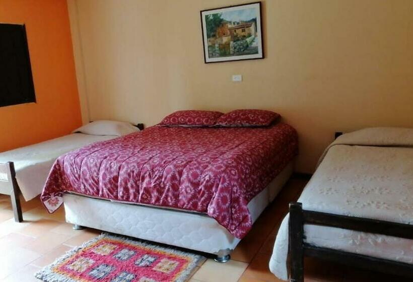 Четырехместный номер Премиум, Hostal Complejoturístico Santa Isabel