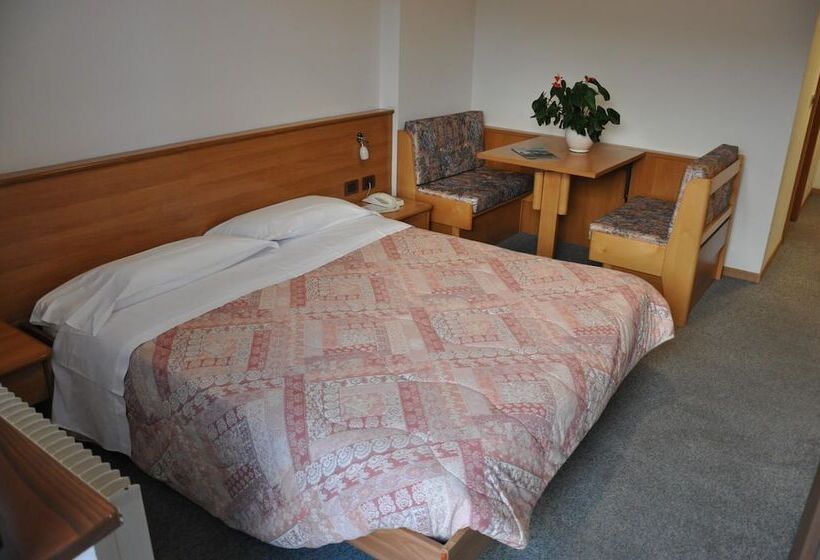 חדר משפחתי, Albergo Dolomiti
