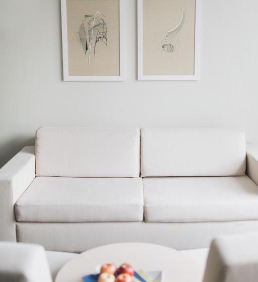 דירת חדר סופריור, Split