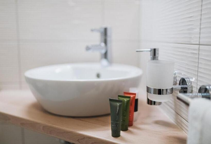 סוויטה דלוקס, Split