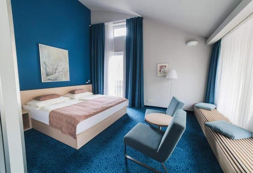 סוויטה דלוקס, Split