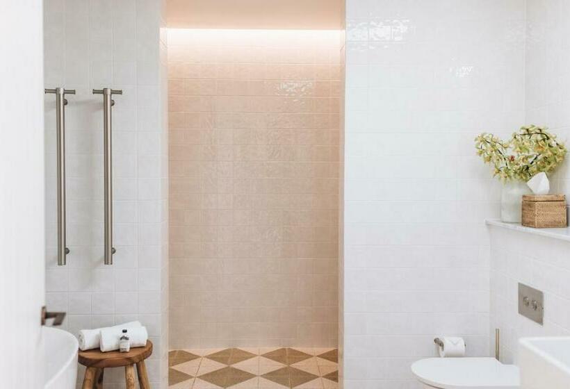 استودیوی لوکس, The Oaks Ranch