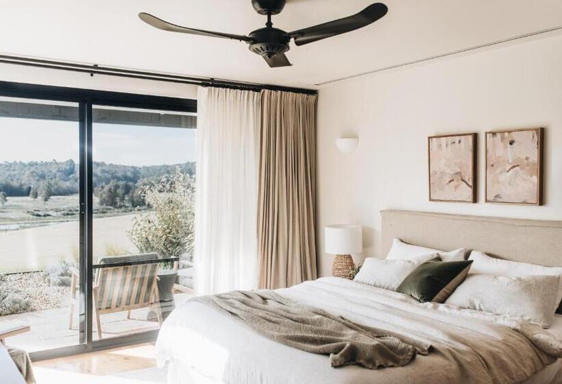 استودیو استاندارد با تخت کینگ, The Oaks Ranch