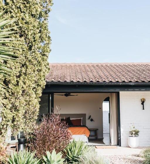 استودیوی لوکس, The Oaks Ranch