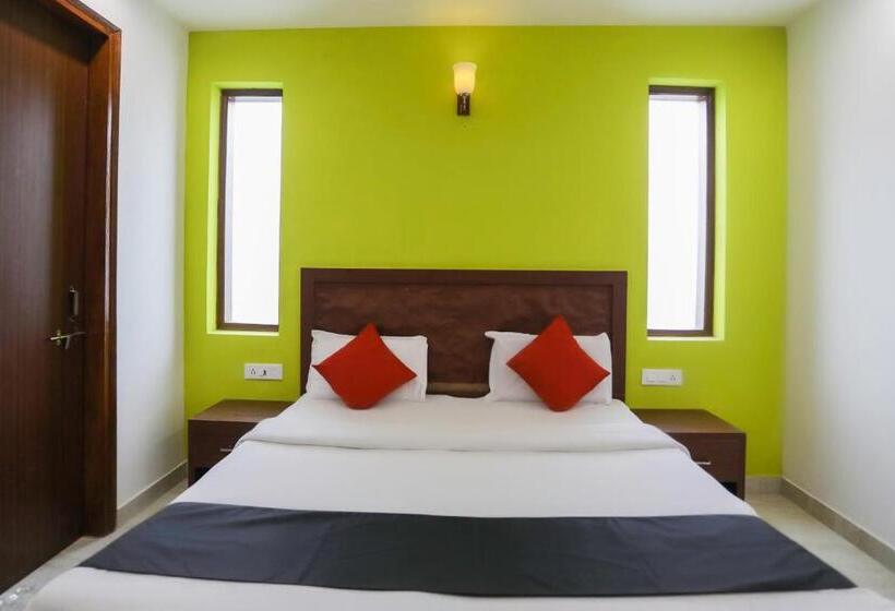 Quarto Triplo Clássico, Capital O Hotel Sapphire Near Iskcon Temple Noida