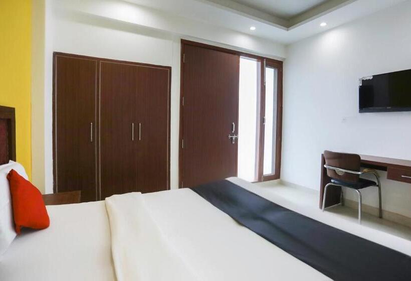 트리플 클래식 룸, Capital O Hotel Sapphire Near Iskcon Temple Noida
