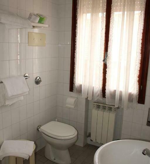 スタンダードトリプルルーム, Caravel