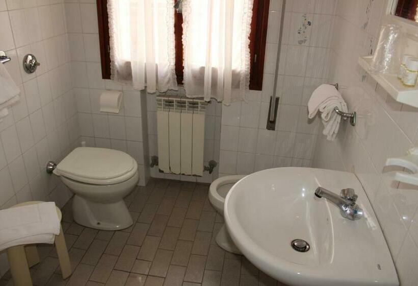 スタンダードトリプルルーム, Caravel