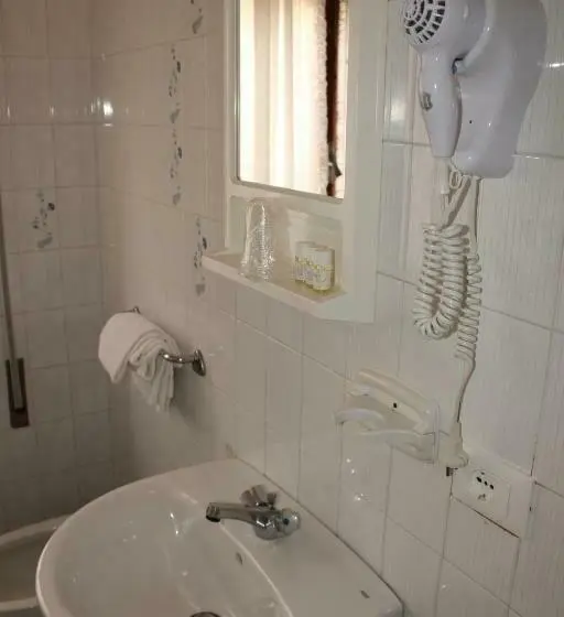 Habitació Triple Estàndard, Caravel