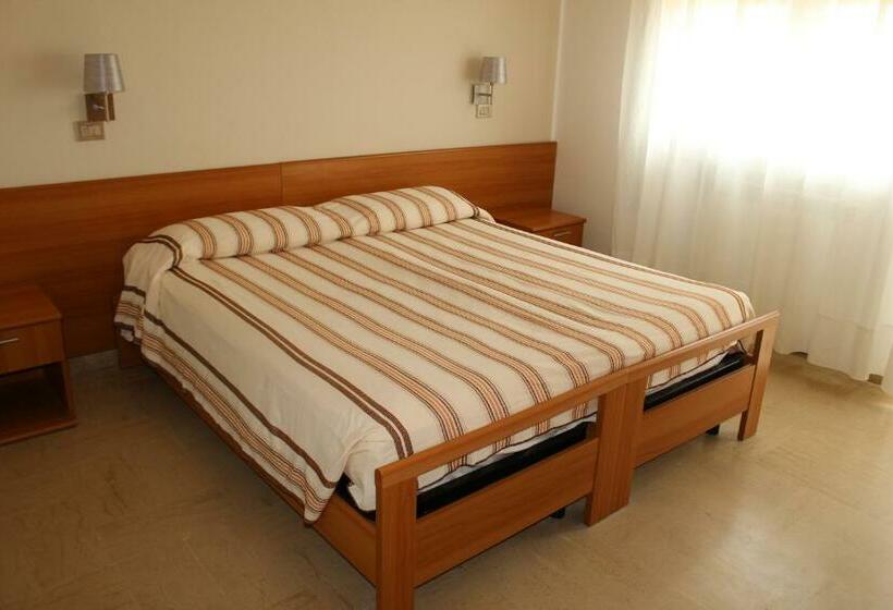 オーシャンビュースタンダードルームバルコニー付き, Caravel