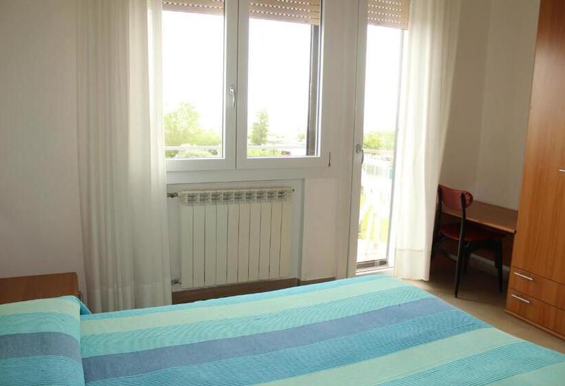 オーシャンビュースタンダードルームバルコニー付き, Caravel