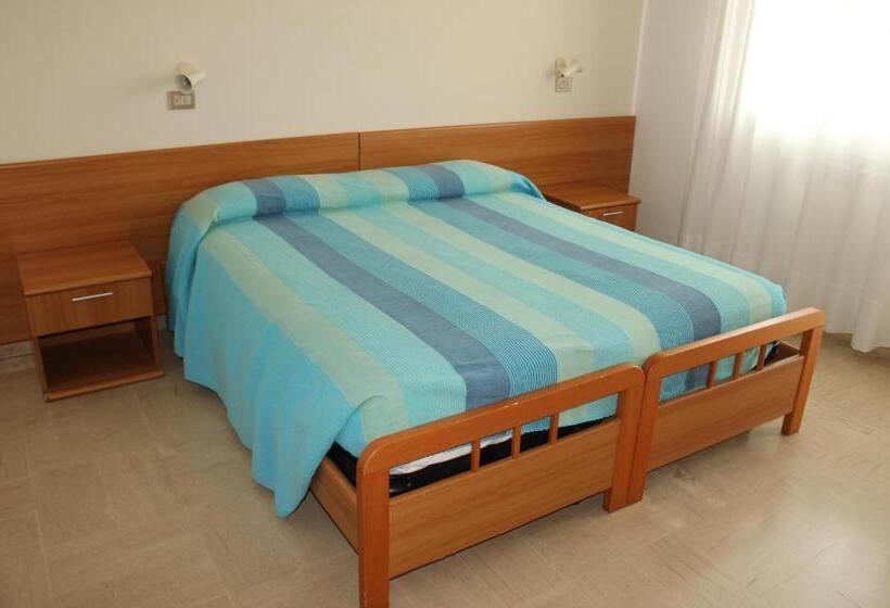 オーシャンビュースタンダードルームバルコニー付き, Caravel