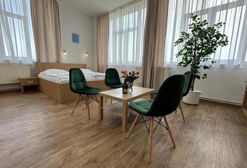 غرفة قياسية رباعية, Penzion Raketa Bowling