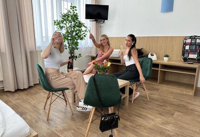 غرفة قياسية رباعية, Penzion Raketa Bowling