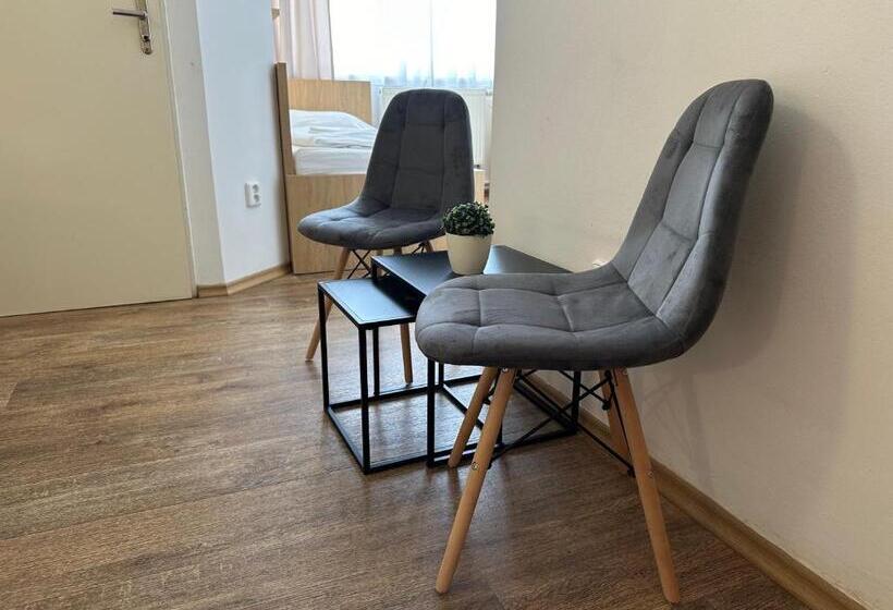 غرفة قياسية ثلاثية, Penzion Raketa Bowling