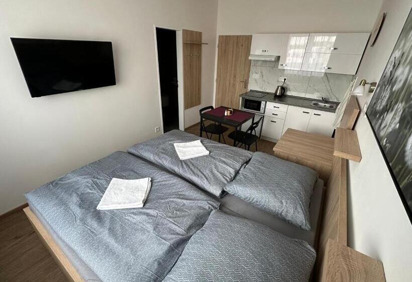 جناح, Penzion Raketa Bowling