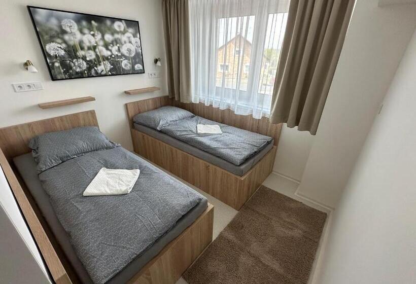 شقة ديلوكس غرفتين نوم, Penzion Raketa Bowling