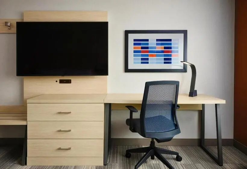 キングサイズベッドのエクゼクティブルーム, Holiday Inn Express & Suites   Lockport, An Ihg