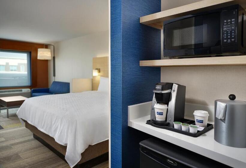 带大床的行政房间, Holiday Inn Express & Suites   Lockport, An Ihg
