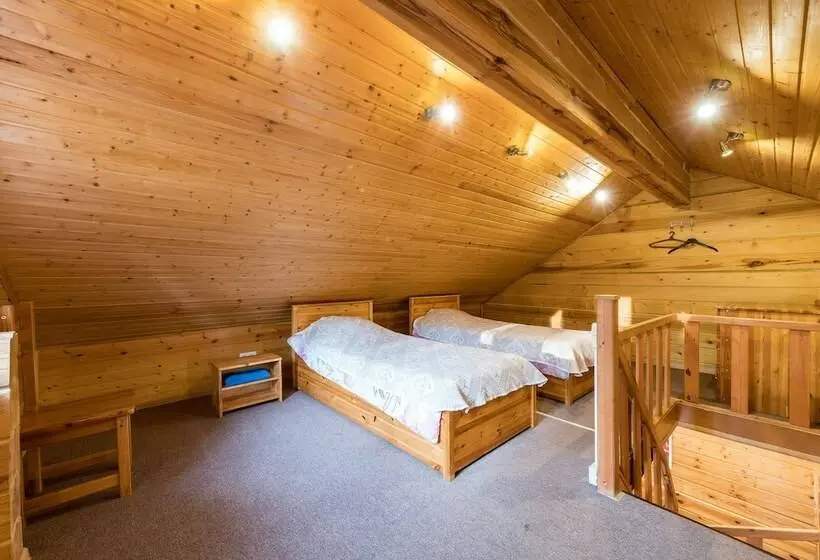 ２ベッドルームのテニメントハウス, Cottage Complex Ozerny Bereg