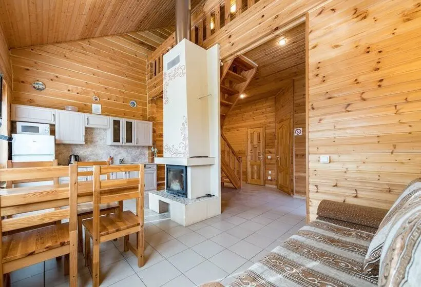 ２ベッドルームのテニメントハウス, Cottage Complex Ozerny Bereg