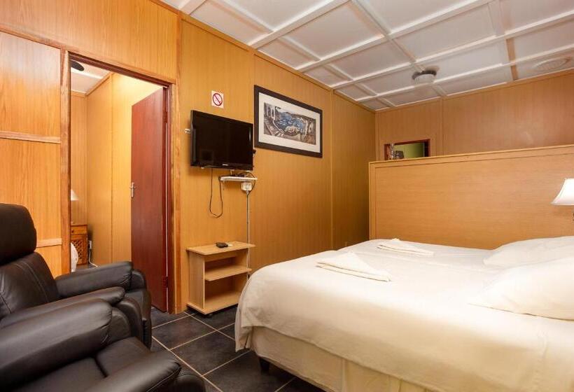 חדר סטנדרט לשלושה, Gariep Dam Sunrose Group Of Guest Houses