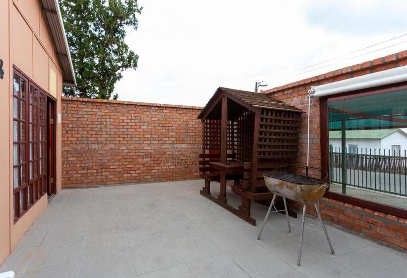 חדר סטנדרט לשלושה, Gariep Dam Sunrose Group Of Guest Houses