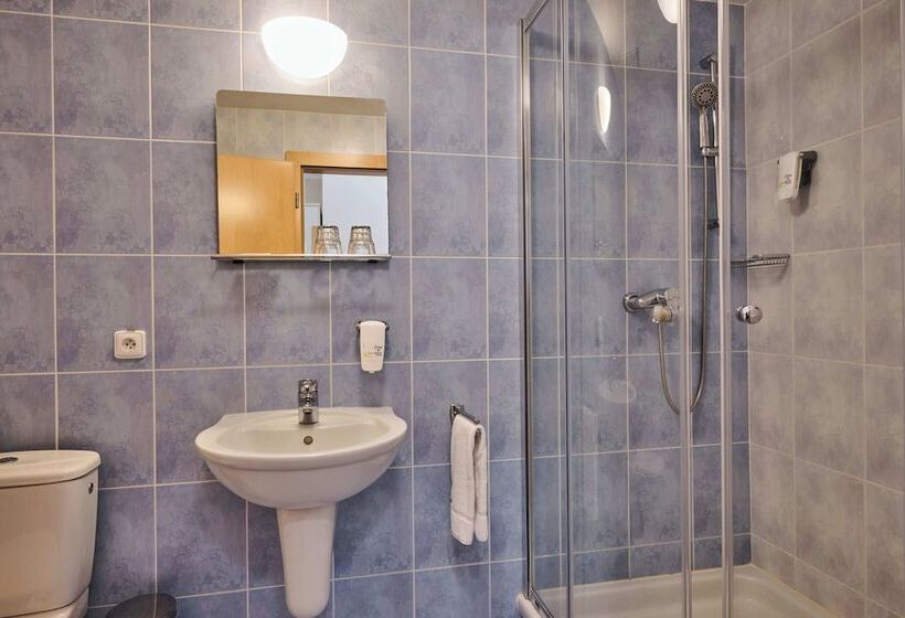 דירת חדר דלוקס, Akademie