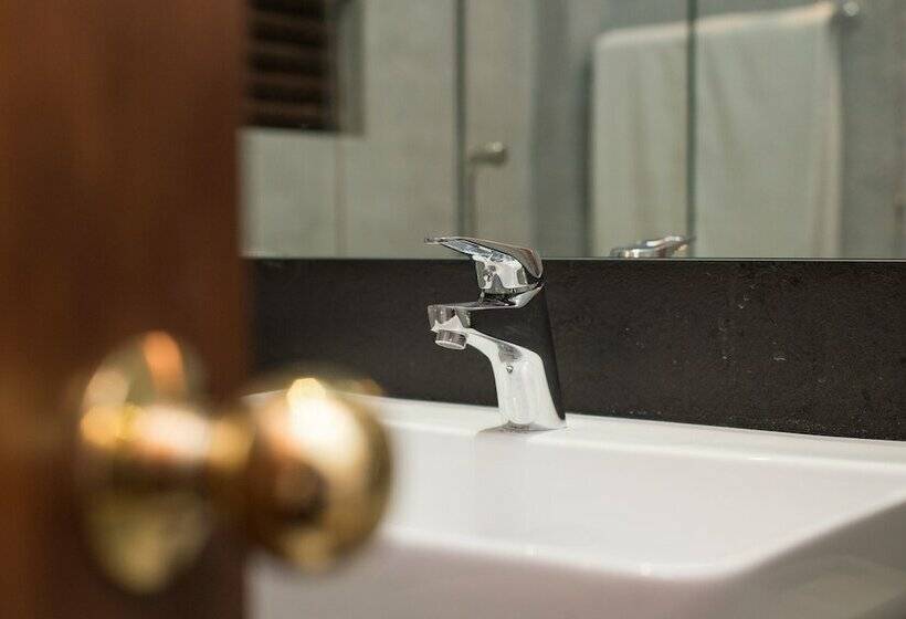 豪华三人间, Kevans Casa