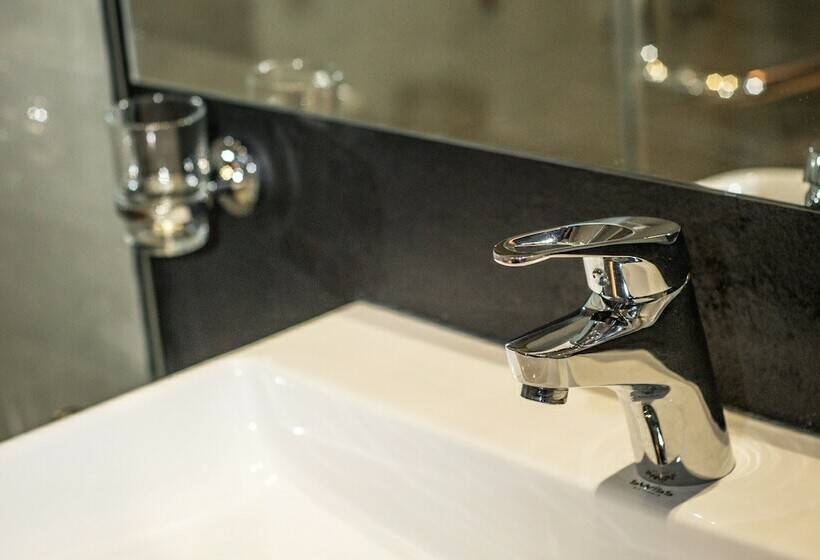 豪华三人间, Kevans Casa