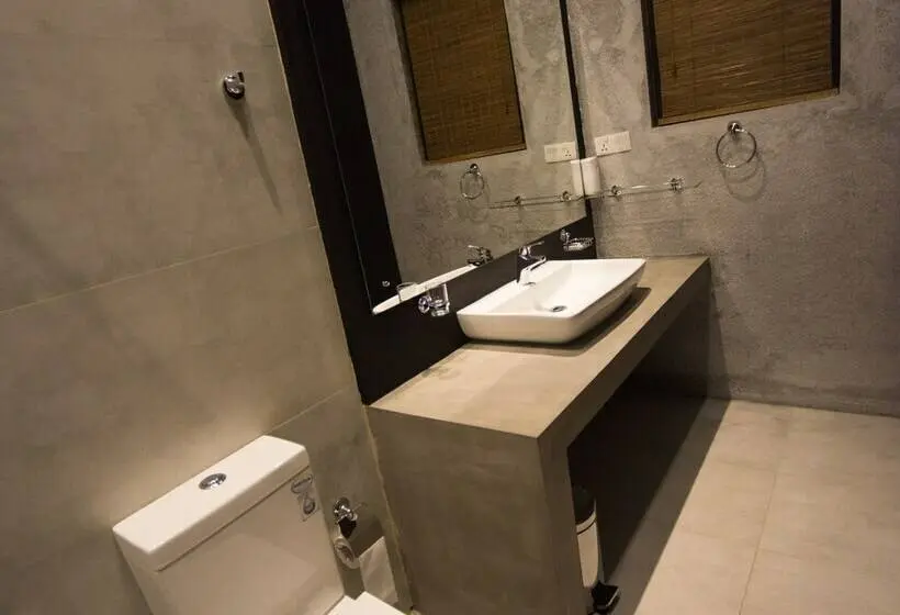 デラックストリプルルーム, Kevans Casa