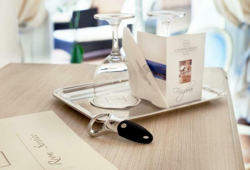 חדר סטנדרט לשלושה עם נוף לגינה, Colonna Resort, A Colonna Luxury Beach Hotel, Porto Cervo