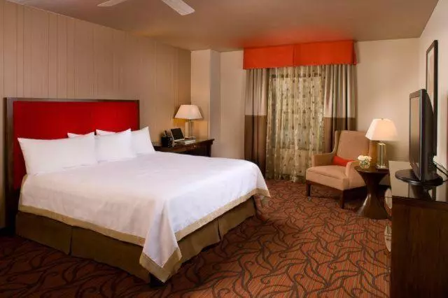 キングサイズベッドのデラックスルーム, Boomtown Bossier City