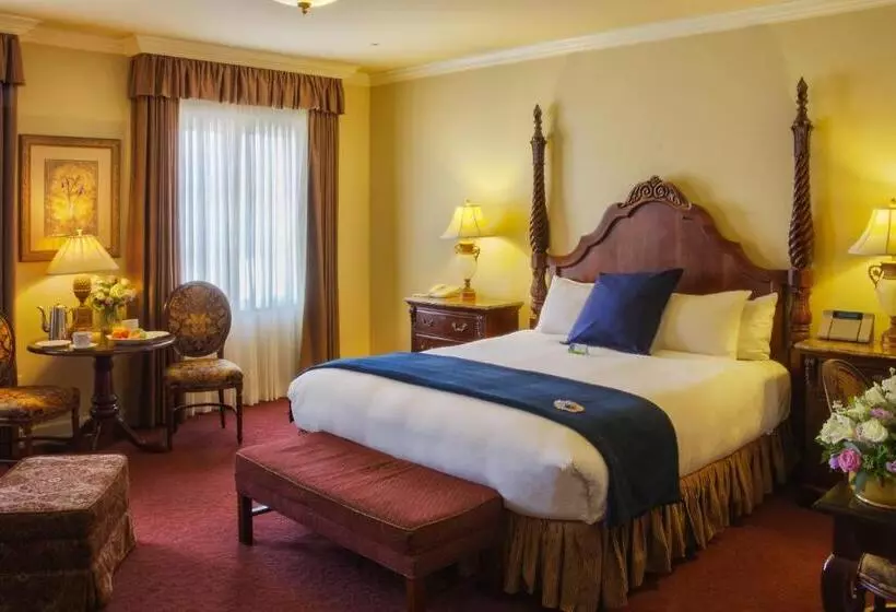 استودیو استاندارد با تخت کینگ, Carlton