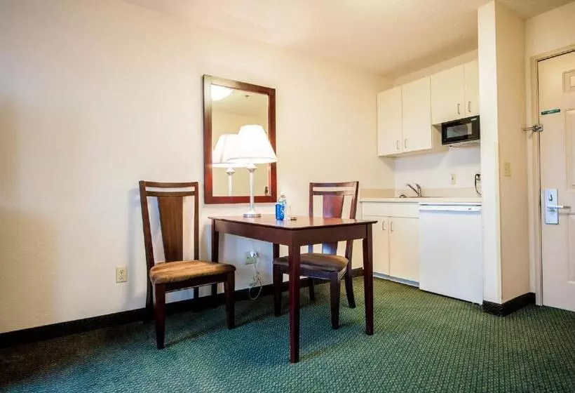 キングサイズベッドのスタンダードルーム, Greystone Inn & Suites