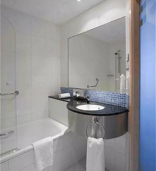 Perhehuone, Holiday Inn Express Alcobendas, An Ihg