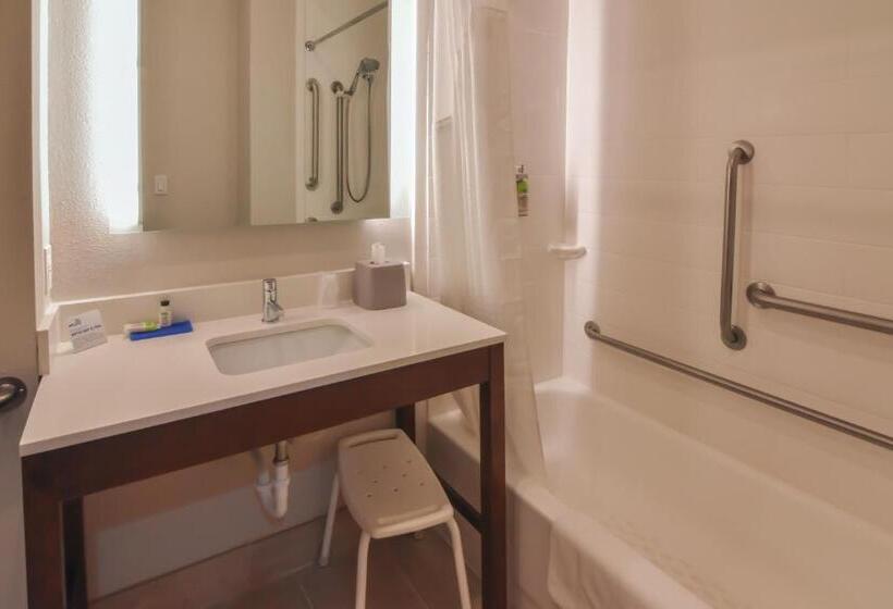 غرفة ديلوكس لذوى الاحتياجات الخاصة, Holiday Inn Express & Suites   Indianapolis Northwest, An Ihg