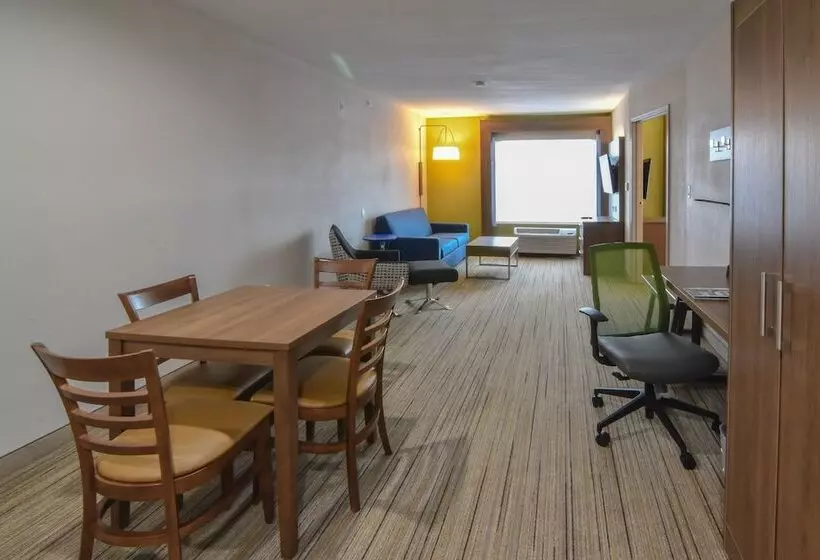 سوییت, Holiday Inn Express & Suites Indianapolis Northwest, An Ihg