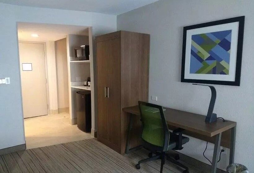 سوئیت برای معلولان, Holiday Inn Express & Suites Indianapolis Northwest, An Ihg
