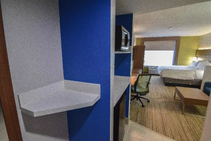 سوئیت با تخت بزرگ, Holiday Inn Express & Suites Indianapolis Northwest, An Ihg
