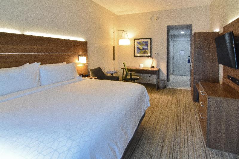 غرفة قياسية لذوى الاحتياجات الخاصة, Holiday Inn Express & Suites   Indianapolis Northwest, An Ihg