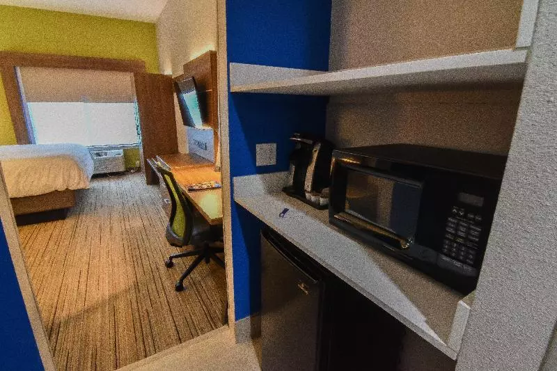 اتاق استاندارد برای معلولان, Holiday Inn Express & Suites Indianapolis Northwest, An Ihg