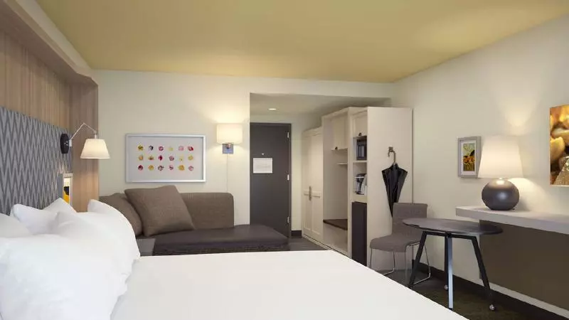 キングサイズベッドのスタンダードルーム, Holiday Inn Fredericksburg   Conference Center, An Ihg
