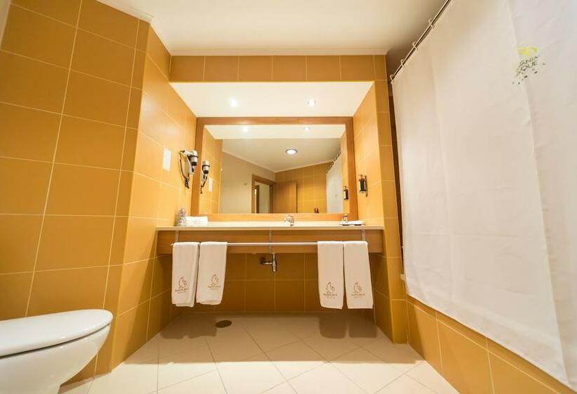 اتاق استاندارد یک نفره, Lusitania Congress & Spa