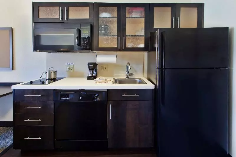 سوئیت برای معلولان, Sonesta Simply Suites Detroit Ann Arbor