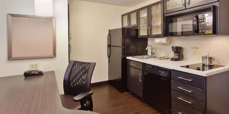 سوئیت برای معلولان, Sonesta Simply Suites Detroit Ann Arbor
