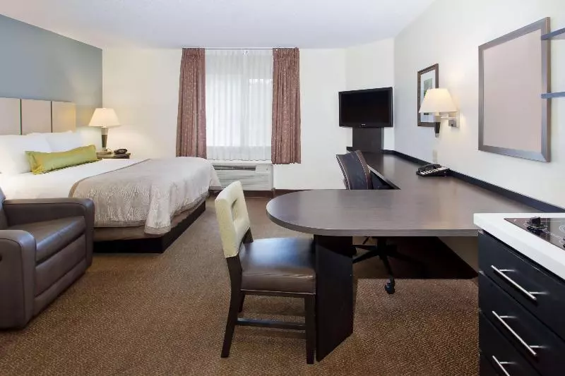 استودیوی استاندارد, Sonesta Simply Suites Detroit Ann Arbor