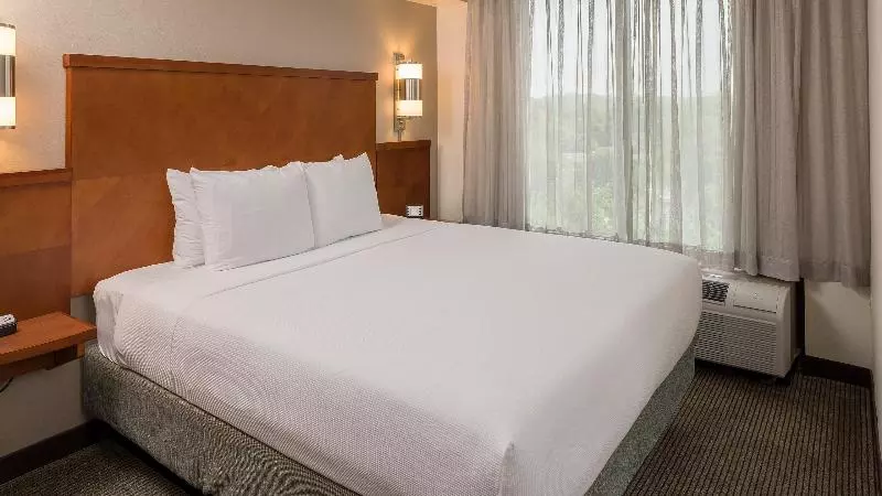 キングサイズベッドのクラブルーム, The Ritzcarlton, Bachelor Gulch